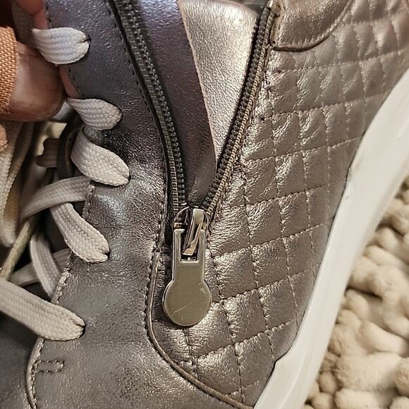 MUNRO EMMIE SILVER QUILTED LACE-UP SNEAKERS WOMAN SIZE 9.5 NWOB - Picture 9 of 16